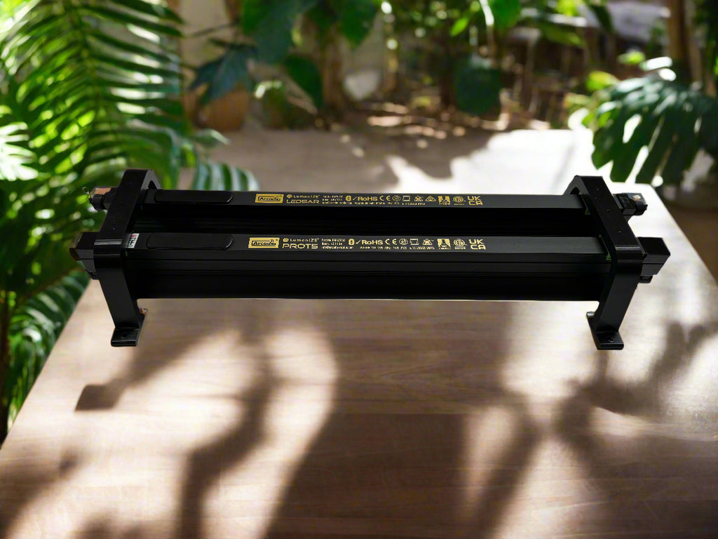 Deluxe light fixture holder